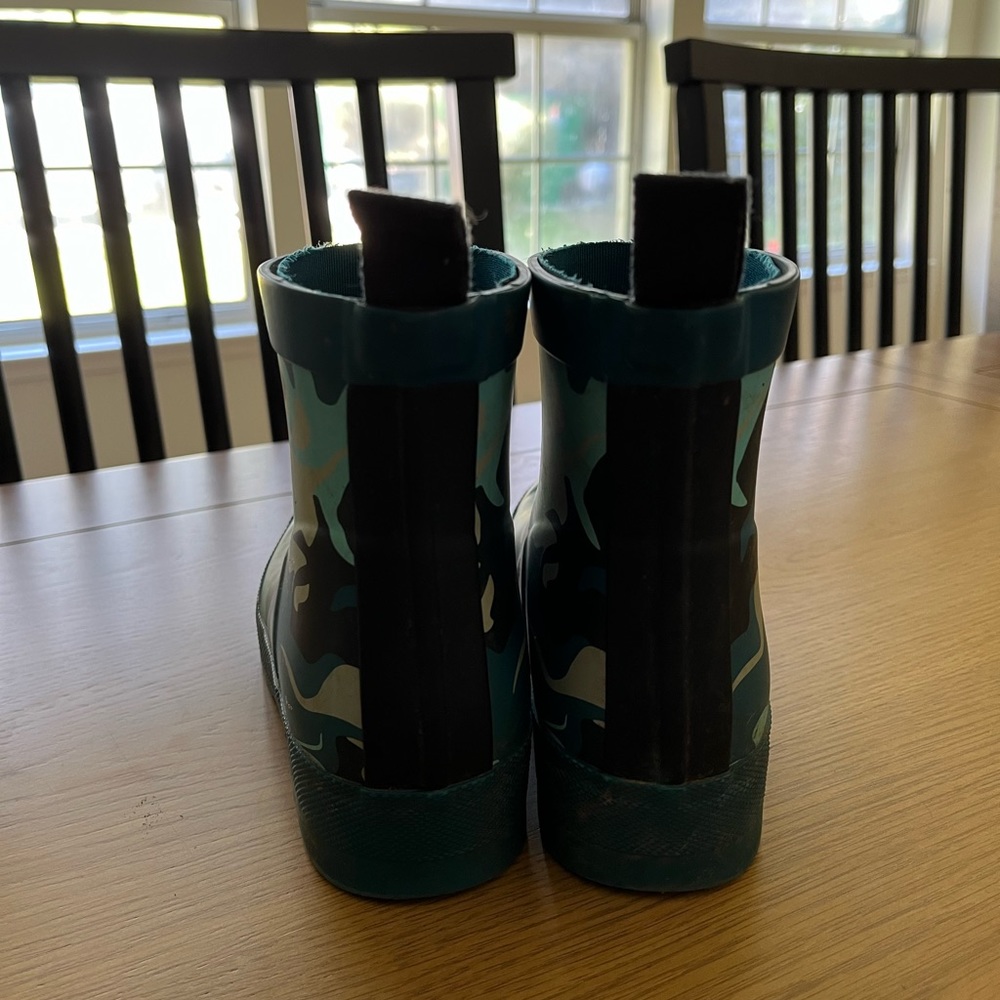 HUNTER Kids Teal & Navy Camouflage Rain Boots - Picture 3 of 10